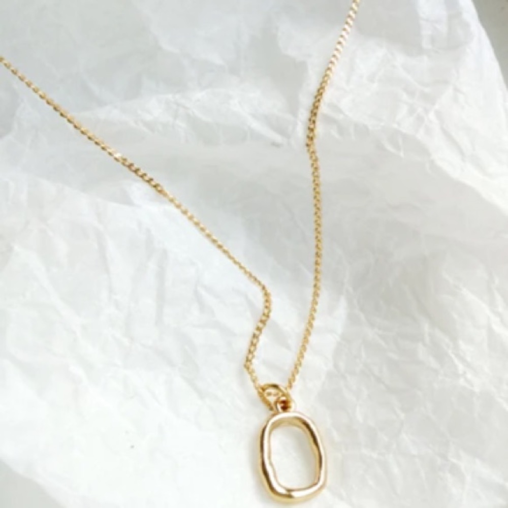 NEW 18k Yellow Gold Irregular Oval Necklace - Picture 3 of 8
